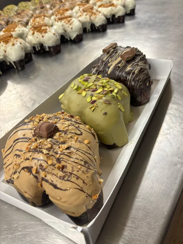 Trittico Colomba Kinder cereali, Pistacchio e Kinder Bueno.