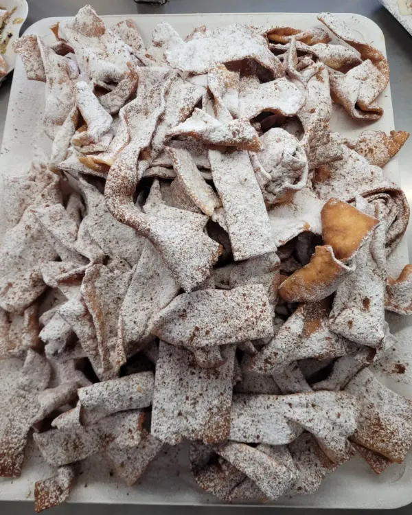 Chiacchiere 1kg: Dolci Tradizionali Italiani