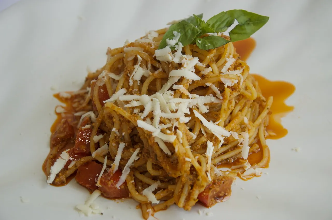 SPAGHETTI AL PESTO SICILIANO