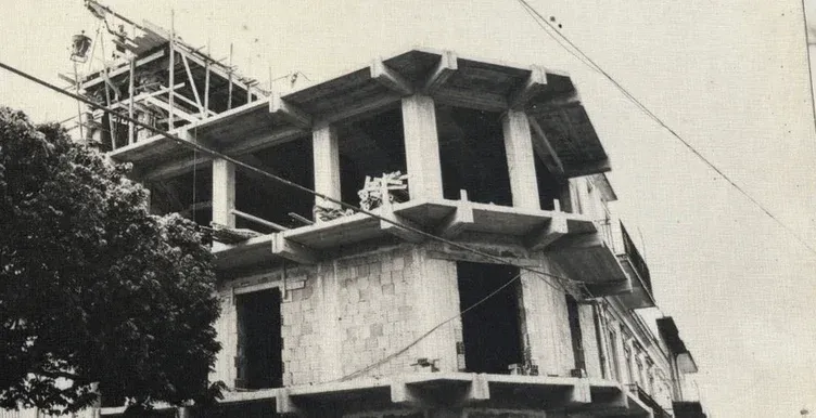 Il palazzo nuovo in costruzione, con i solai in cemento