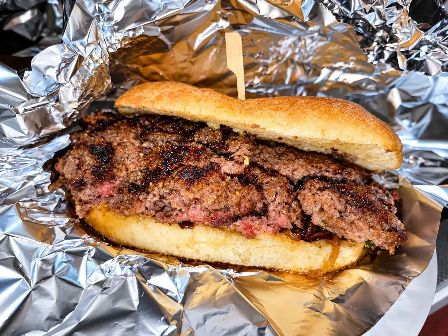 Panino rustico con manzo alla brace